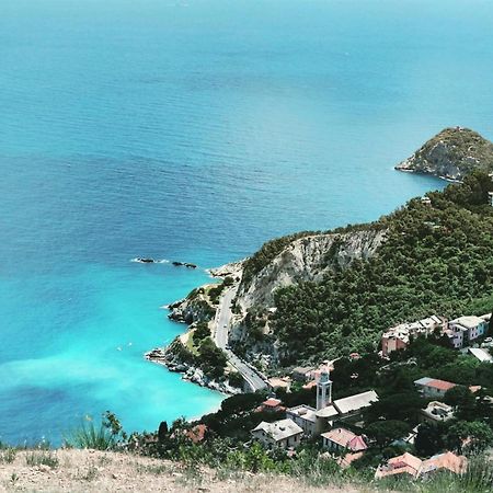 Villa Gio - Terrazza Nel Blu Bergeggi Buitenkant foto