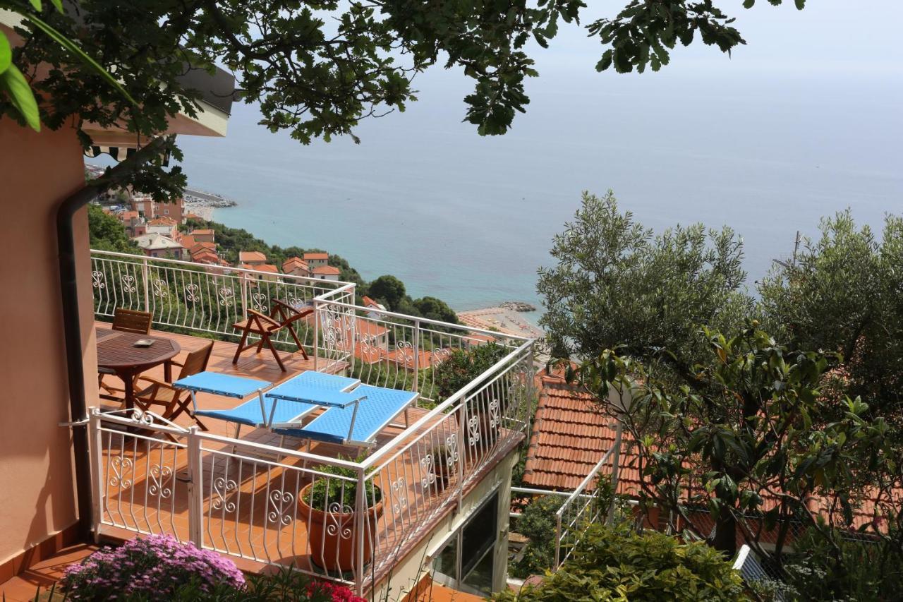 Villa Gio - Terrazza Nel Blu Bergeggi Buitenkant foto