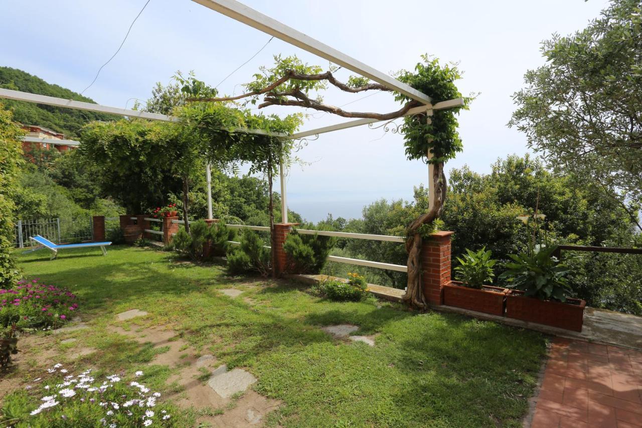 Villa Gio - Terrazza Nel Blu Bergeggi Buitenkant foto