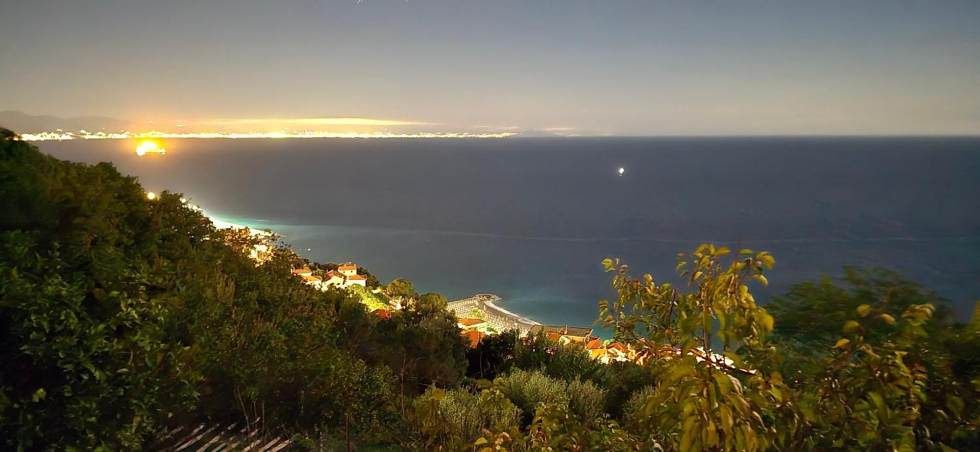 Villa Gio - Terrazza Nel Blu Bergeggi Buitenkant foto