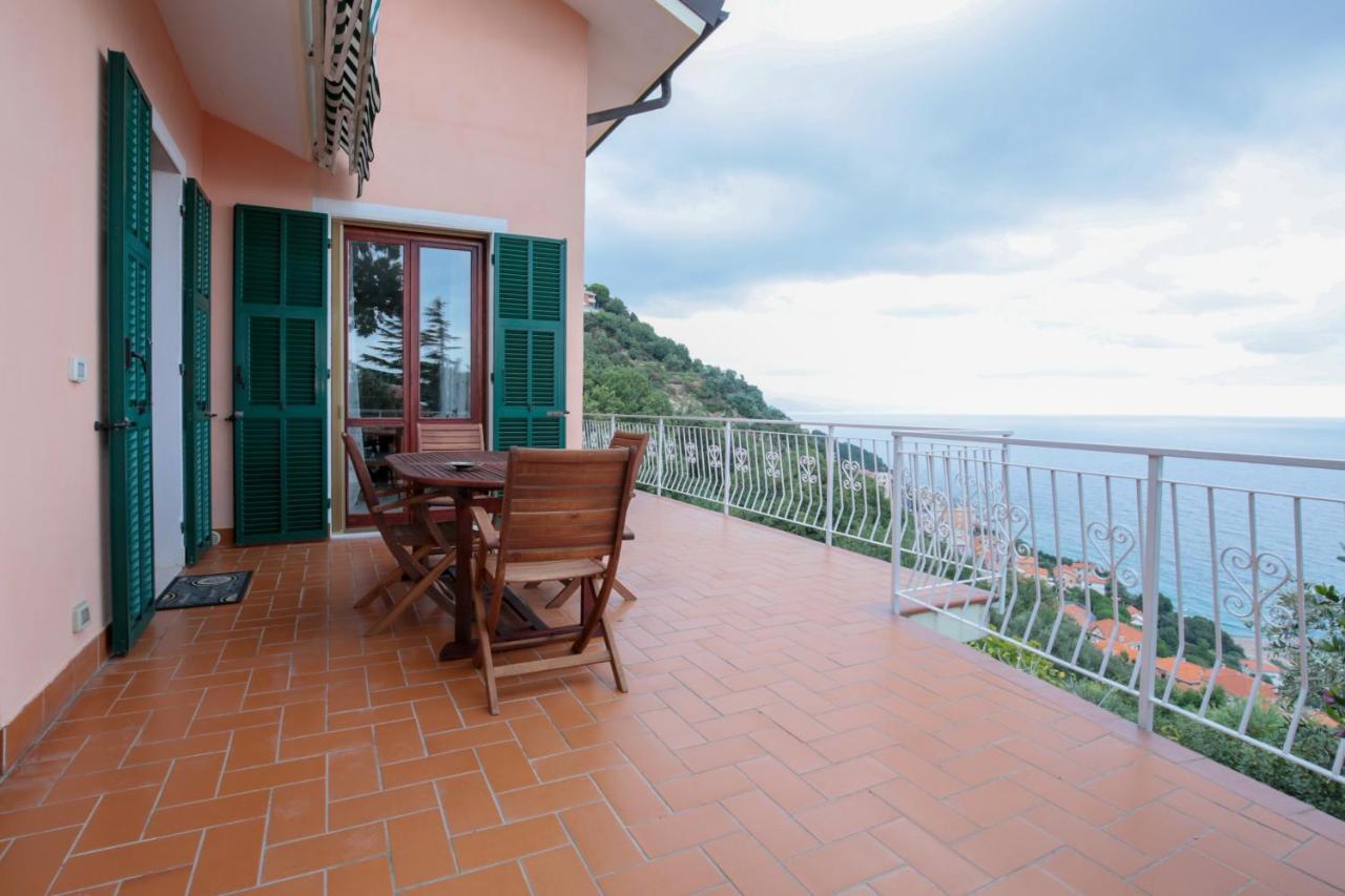 Villa Gio - Terrazza Nel Blu Bergeggi Buitenkant foto