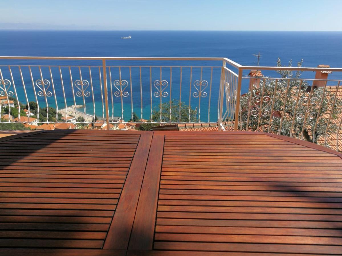 Villa Gio - Terrazza Nel Blu Bergeggi Buitenkant foto