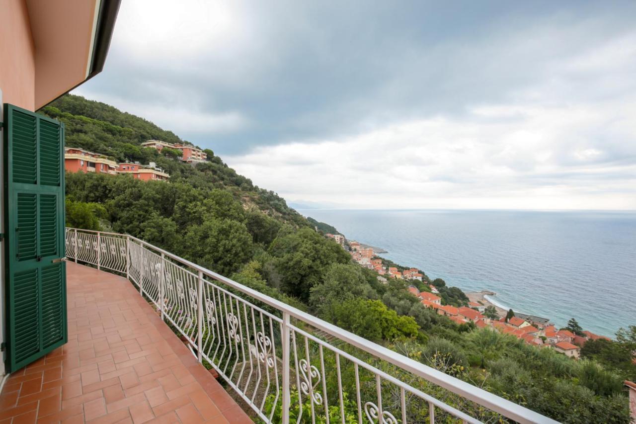 Villa Gio - Terrazza Nel Blu Bergeggi Buitenkant foto