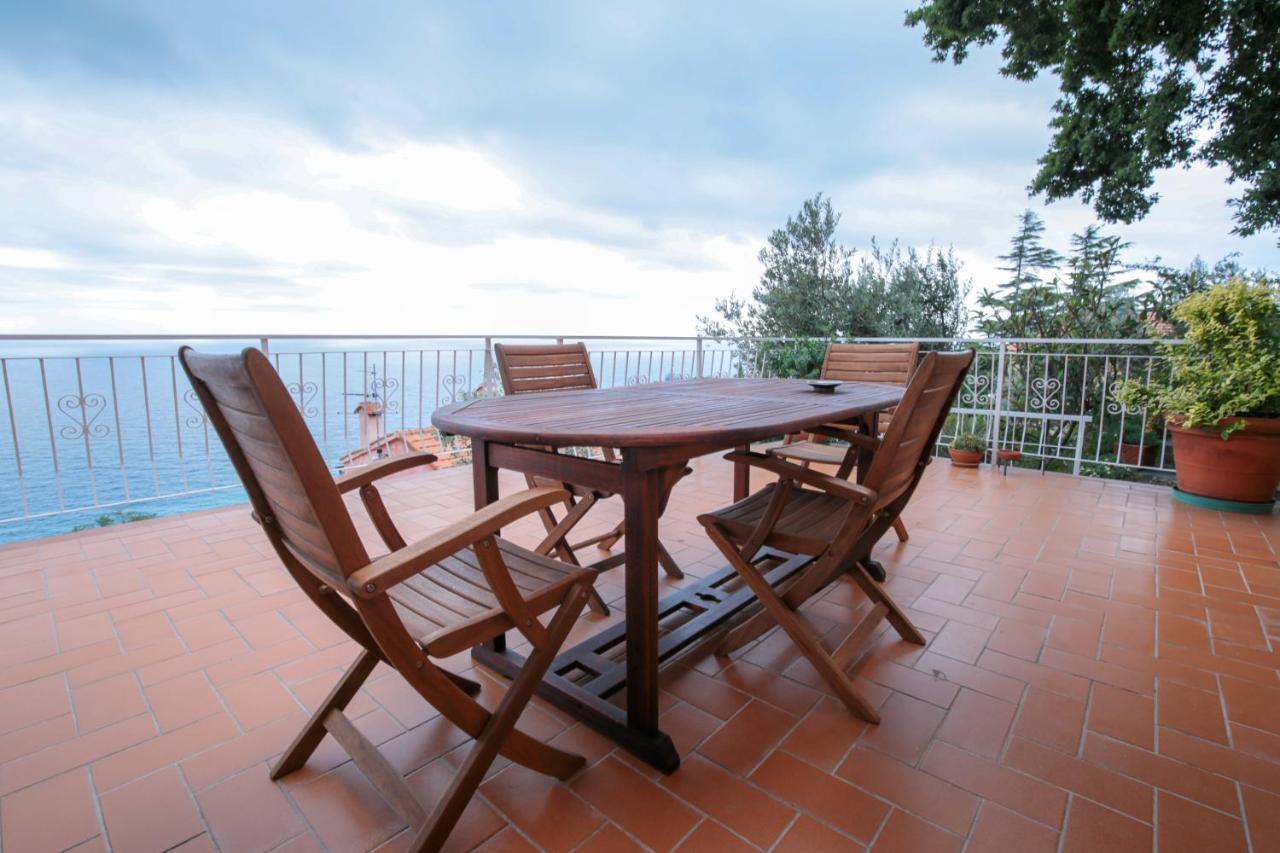 Villa Gio - Terrazza Nel Blu Bergeggi Buitenkant foto